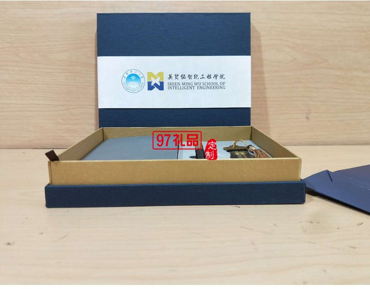 中國(guó)風(fēng)旗袍書簽套裝公司周年慶紀(jì)念品